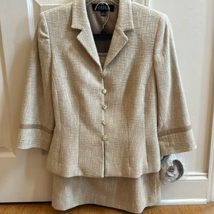 NWT Kasper skirt suit.